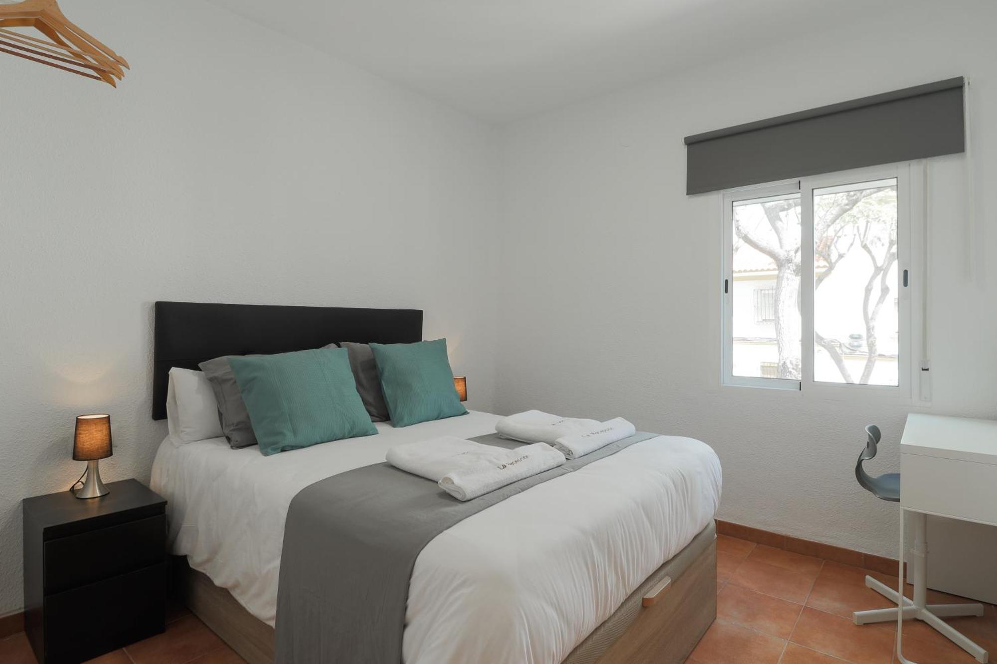 Apartment C75 - Comfy 3 Bedroom Near Center