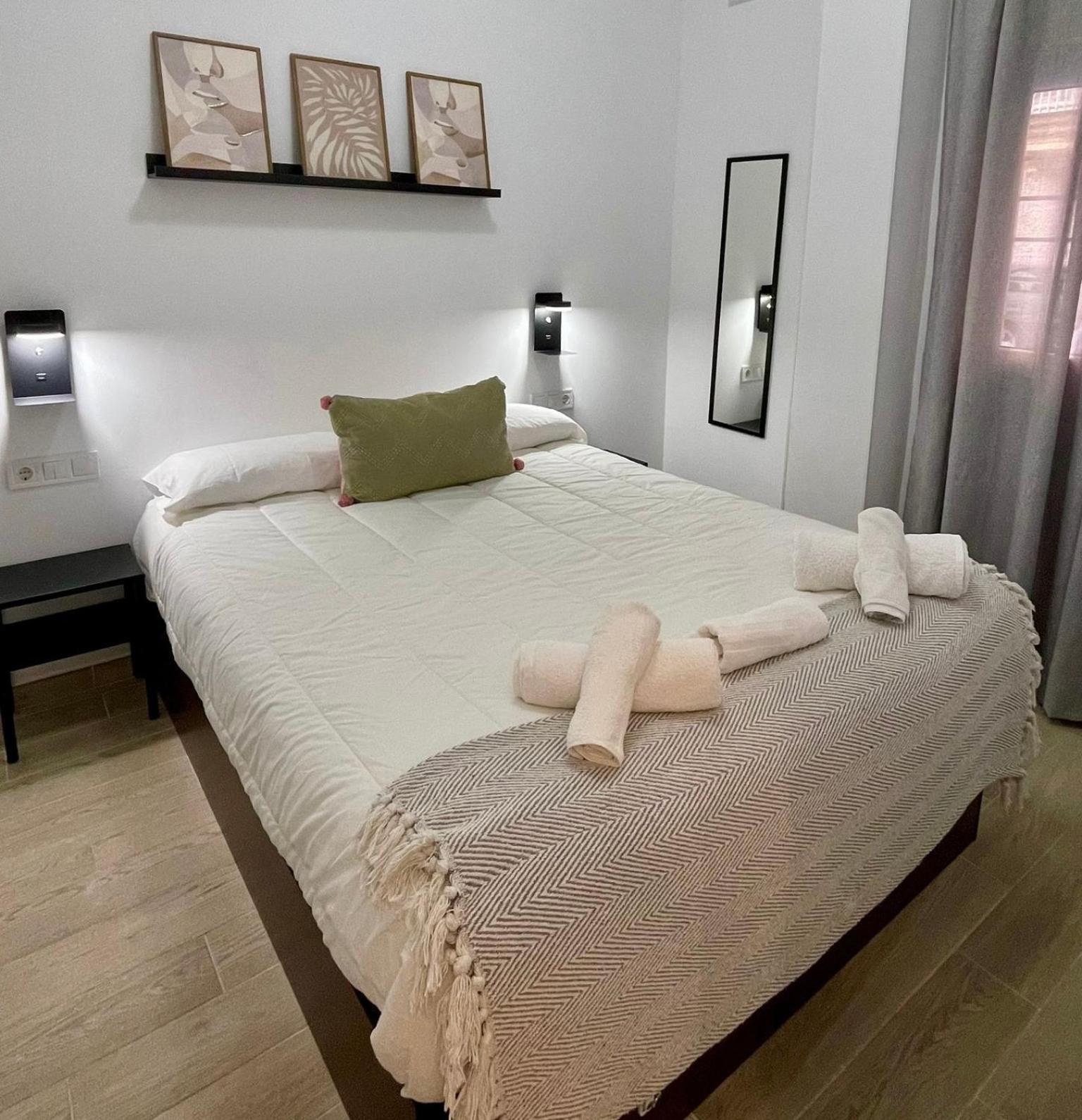 Mellis - Maria Zambrano Train Station & Bus Apartment