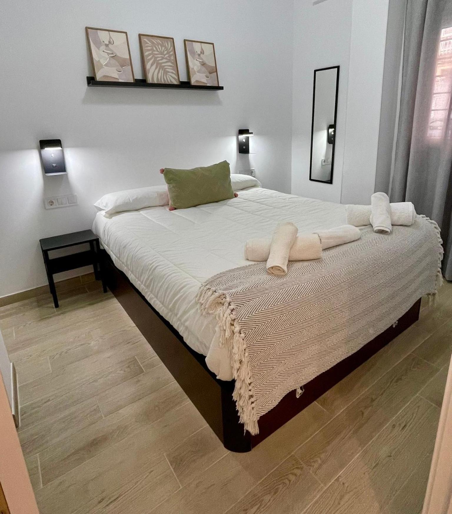 Apartment Mellis - Maria Zambrano Train Station & Bus