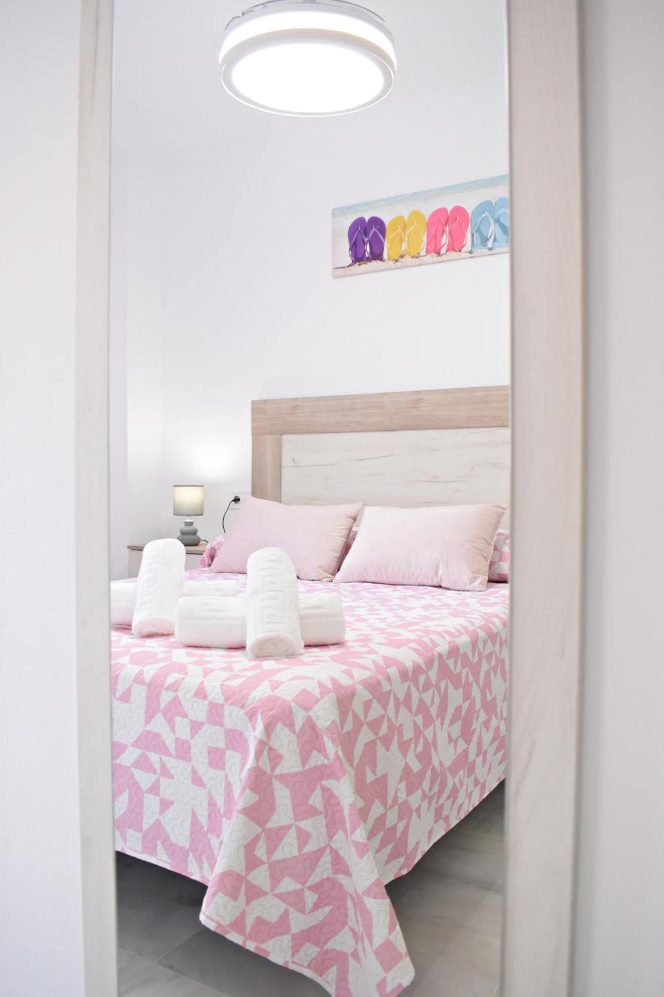 Apartment At La Isla Preciosos Cerca Del Centro De La Ciudad Y De La Playa Malaga
