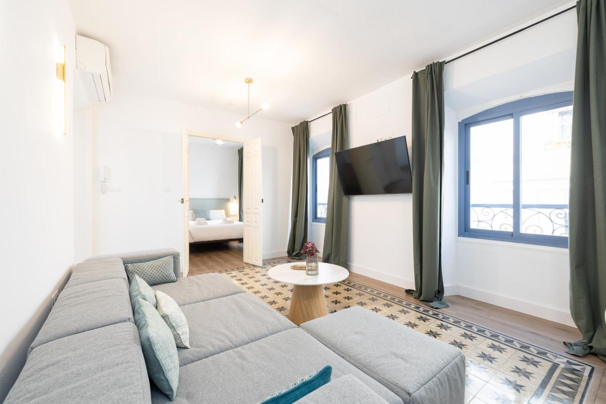 Apartment Spacious Bright Palace -1bedroom-terrace-center Malaga