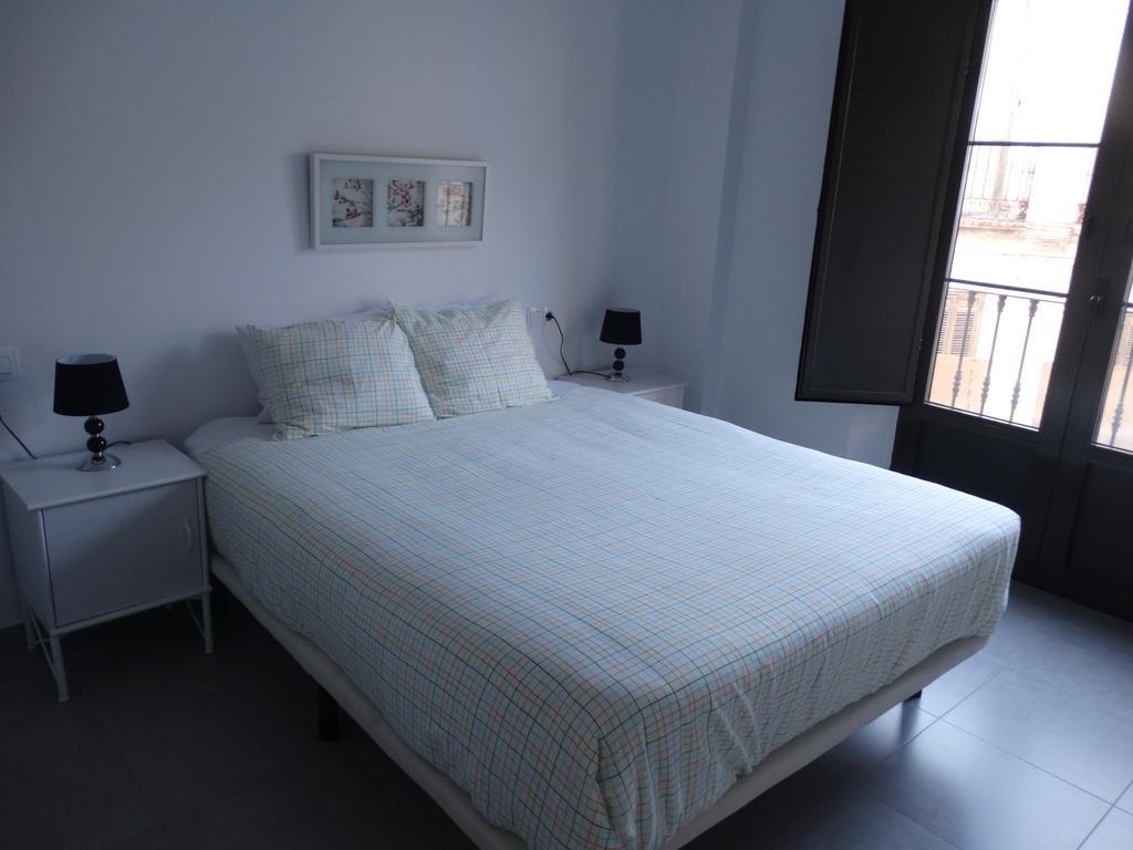 - Nuno Gomez, 24 Apartment
