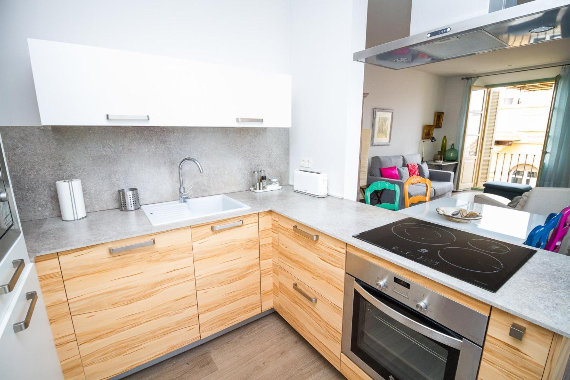 C20 - Adorable In The Center With Sun Terrace
