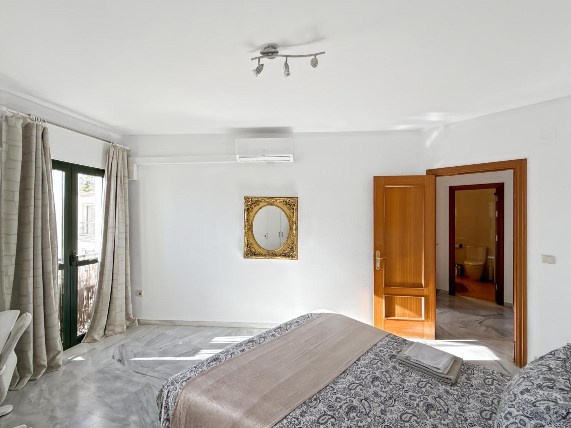 Apartment Exclusive With Cathedral Views And Auto Check-in