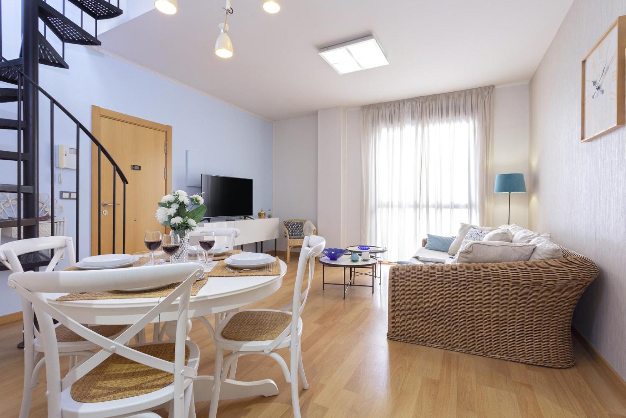 -malagasunapts-terrace,pool&park *