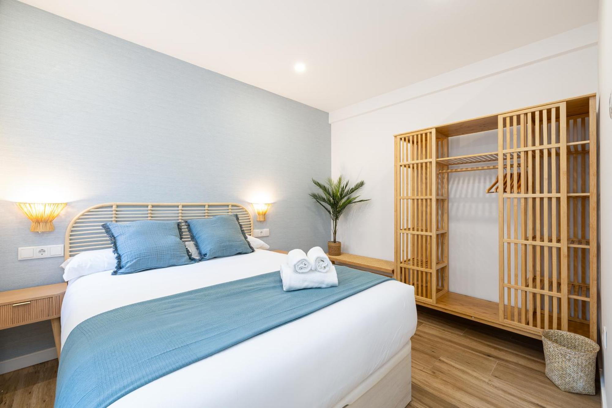 Bright Renovated -terrace -1bedroom 1bath Apartment *