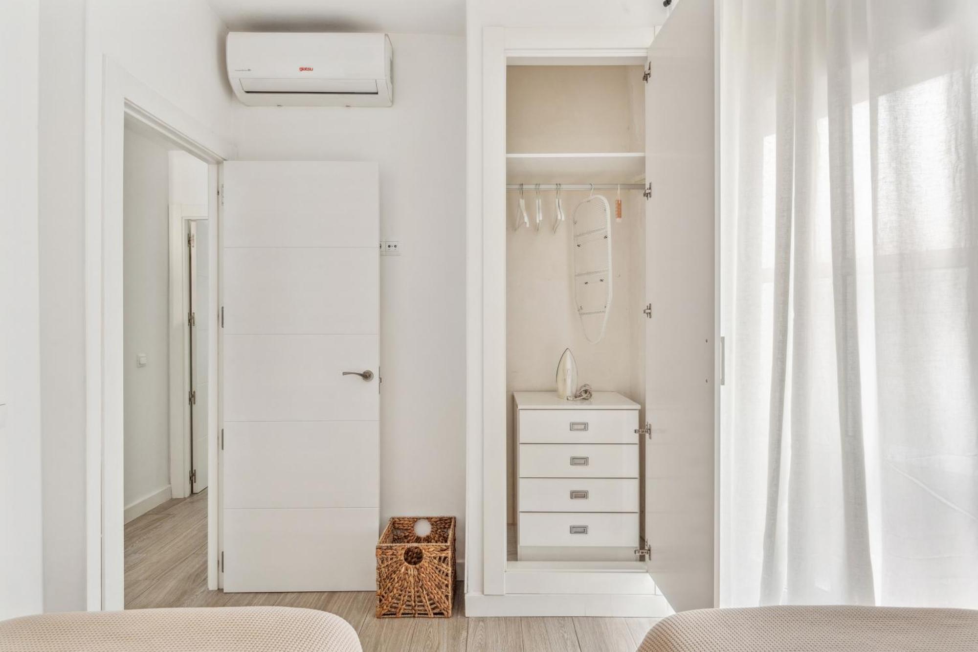 Epidemia & Quite Bedrooms By Ele * Malaga