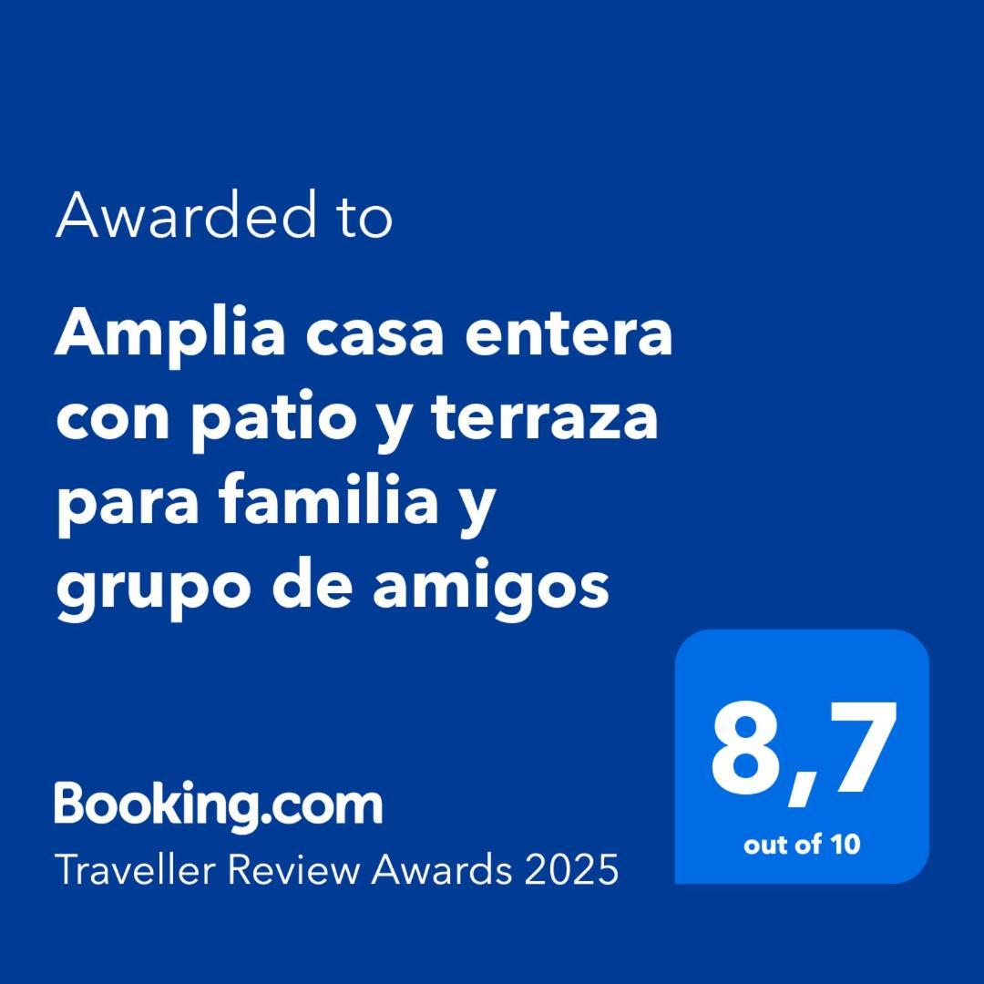 Amplia Casa Entera Con Patio Y Terraza Familia Y Grupo De Amigos Holiday home Malaga