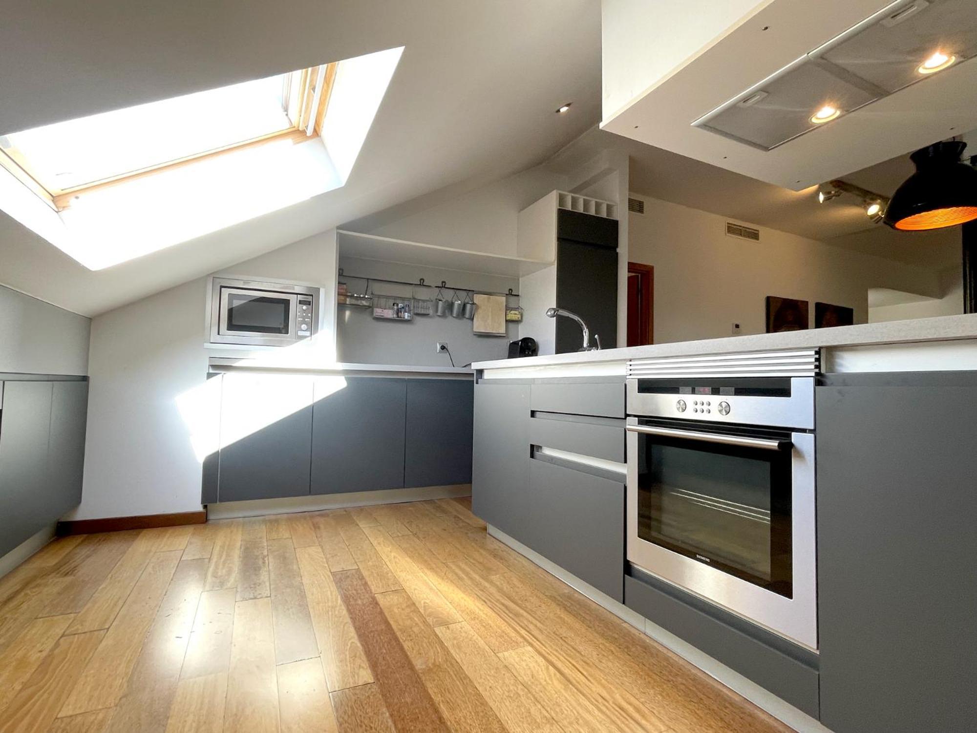 Atico En Plaza De La Constitucion 3 Bedrooms * Malaga