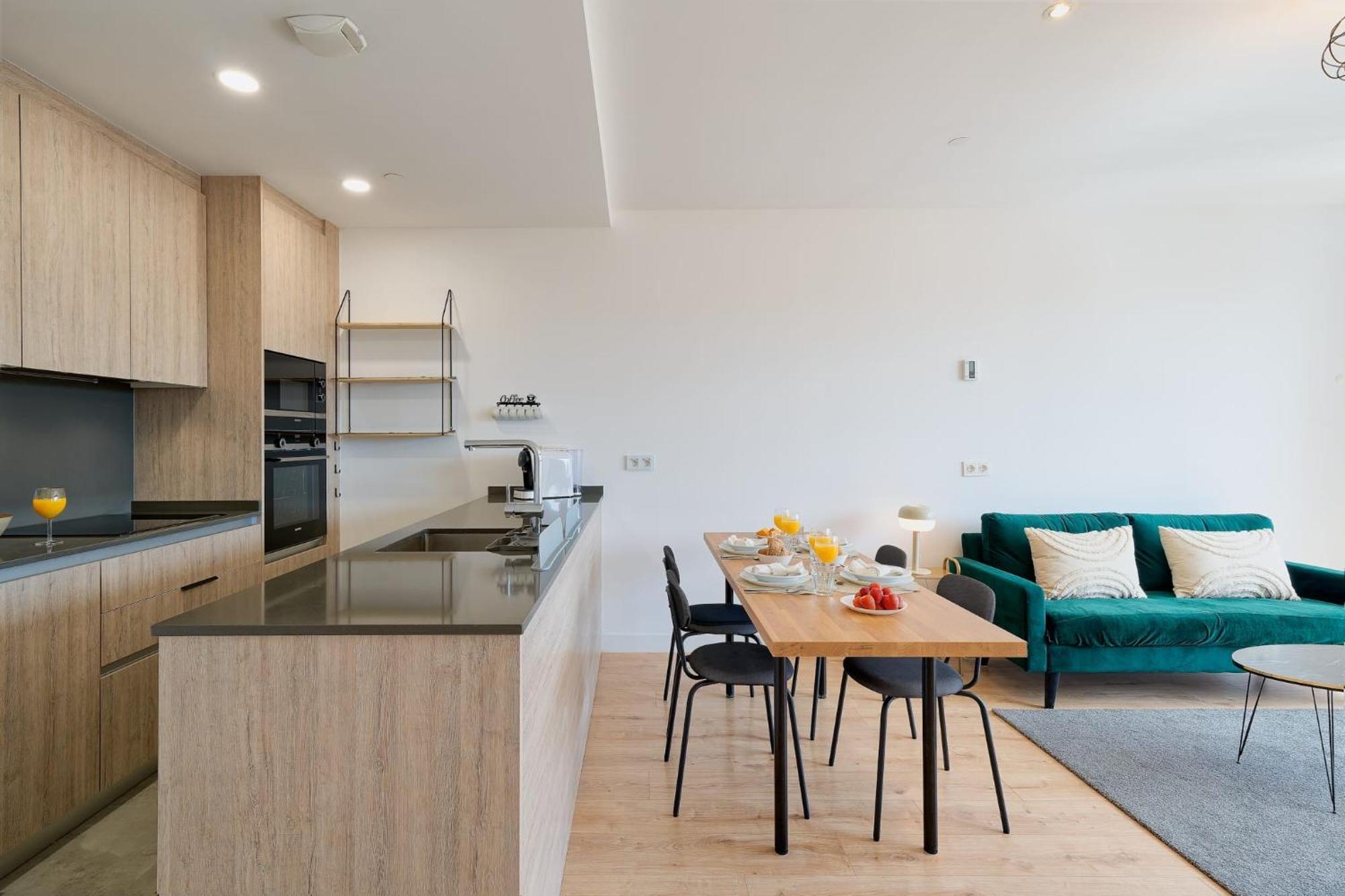 Apartment Luxury Tower Pool&free Parking 10 Min To Historical Center *