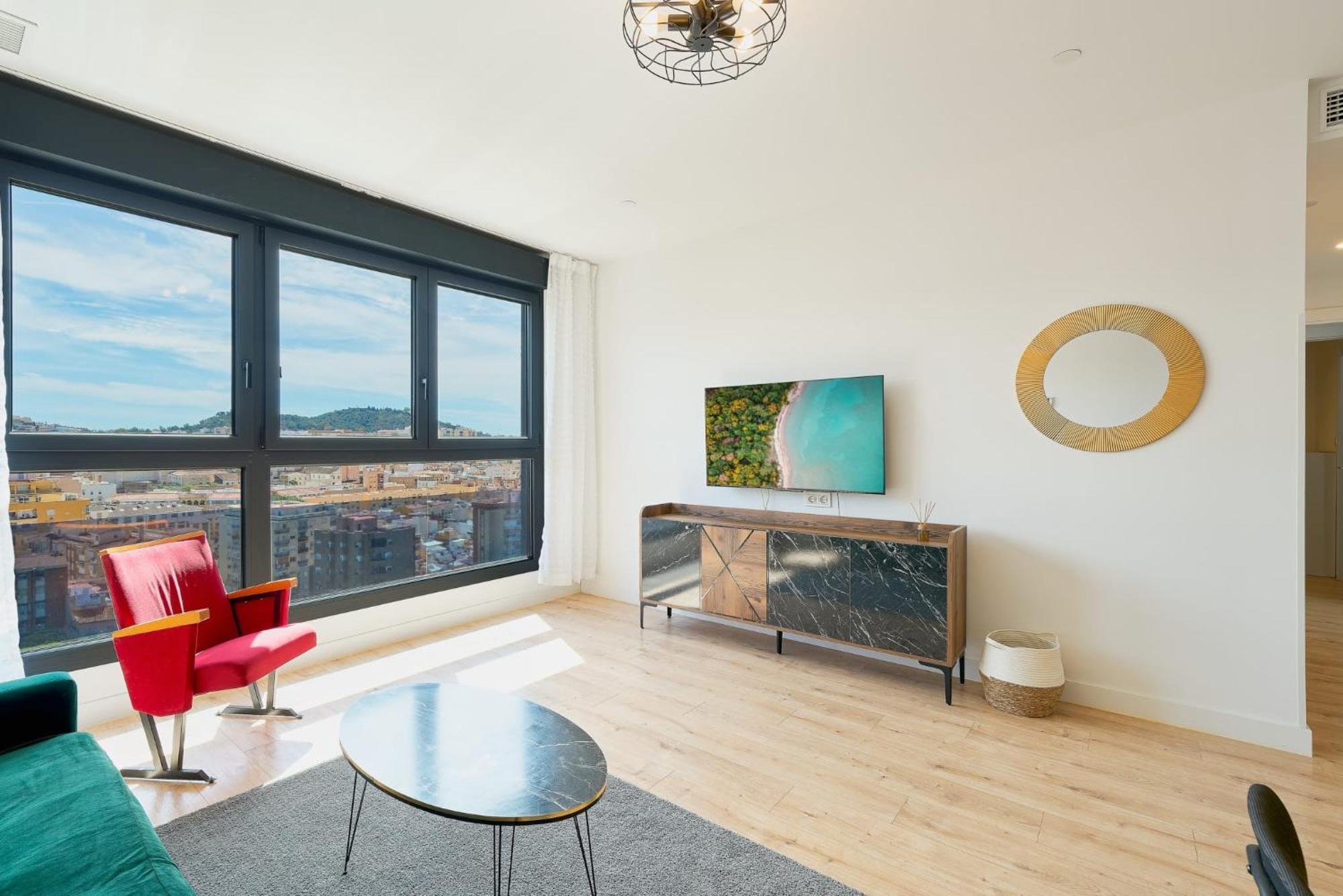Luxury Tower Pool&free Parking 10 Min To Historical Center Apartment *