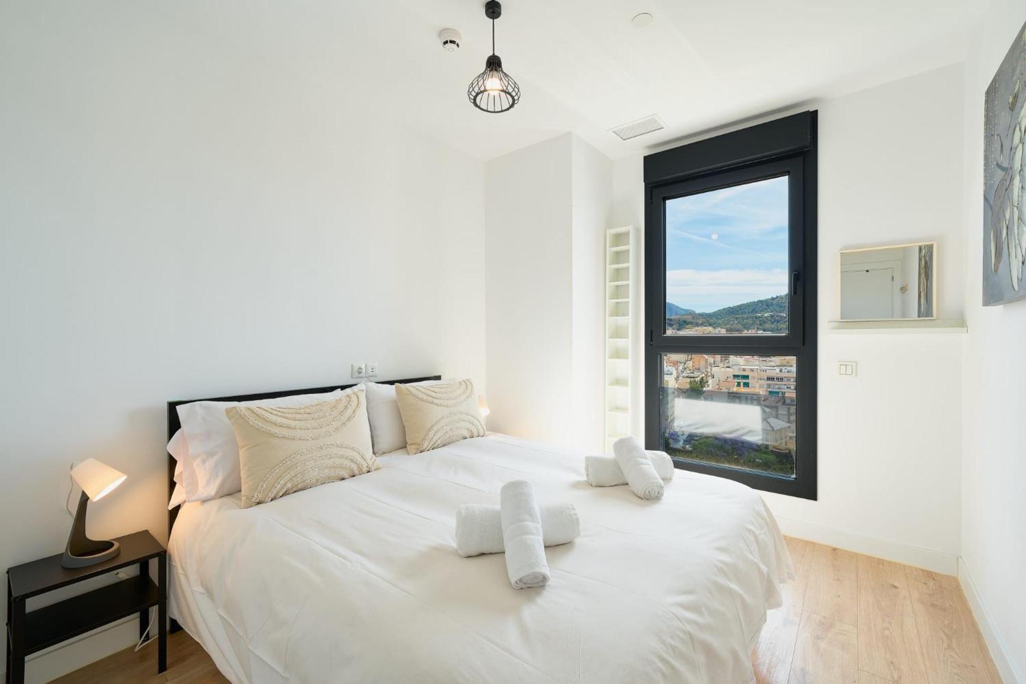 Apartment Luxury Tower Pool&free Parking 10 Min To Historical Center Malaga