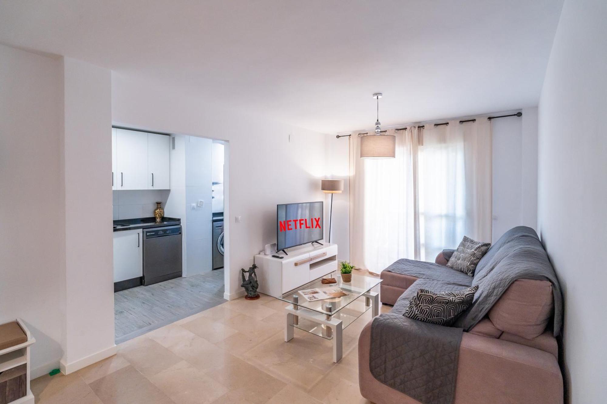 Apartamento Casa Playa Guadalmar, Beautiful In Front Of The Sea, Wifi, Ac, Smart Tv, Private Parking
