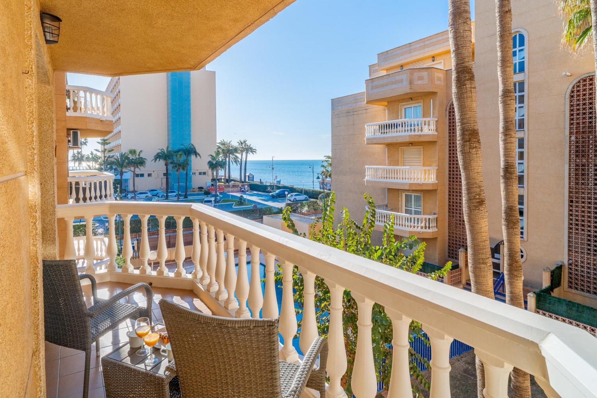Apartamento Casa Playa Guadalmar, Beautiful In Front Of The Sea, Wifi, Ac, Smart Tv, Private Parking Málaga