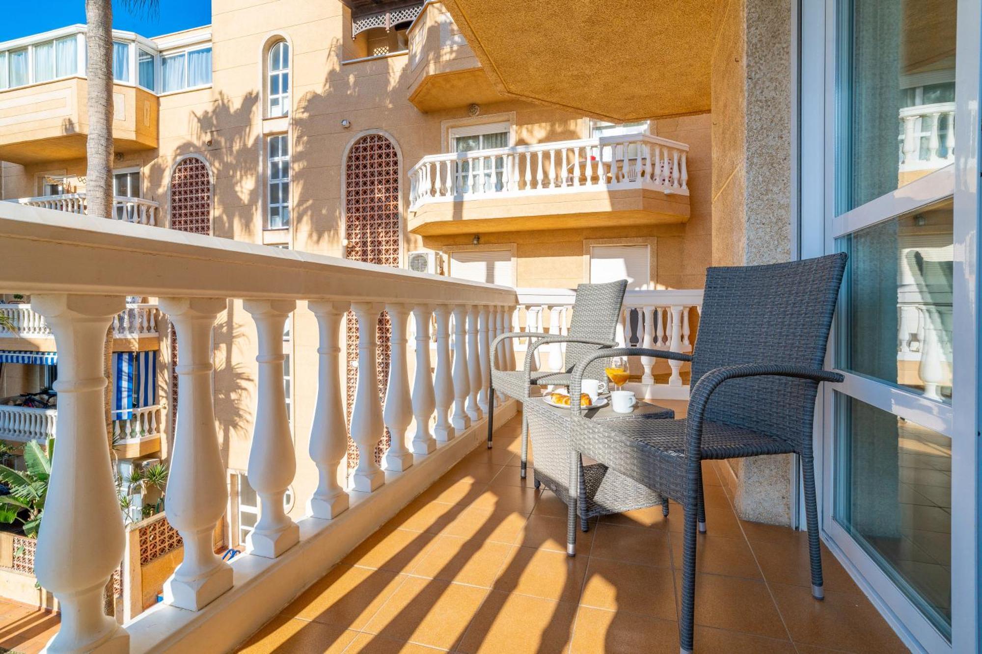 Casa Playa Guadalmar, Beautiful In Front Of The Sea, Wifi, Ac, Smart Tv, Private Parking Málaga