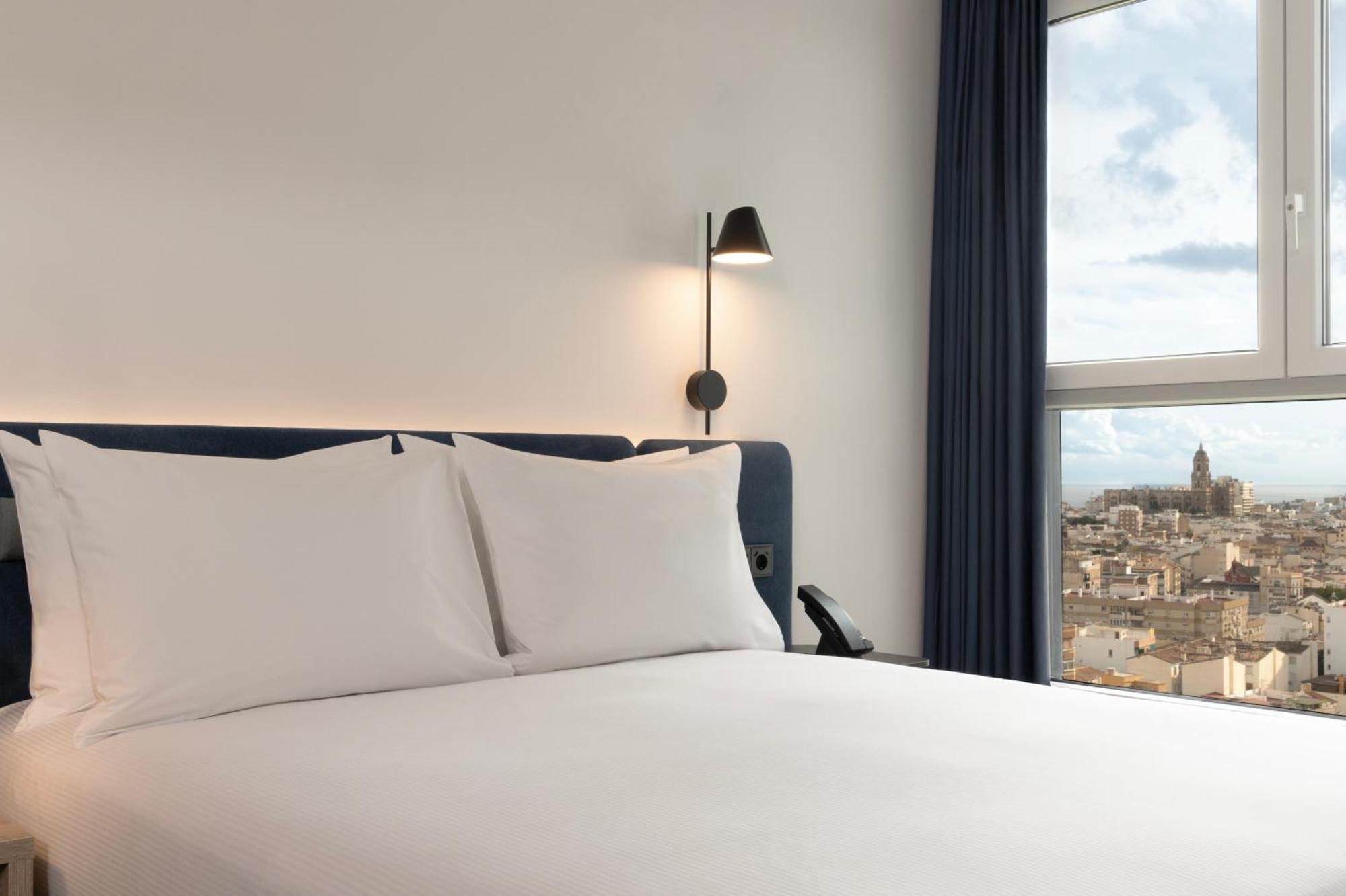 Hotel Hampton By Hilton Martiricos 3*