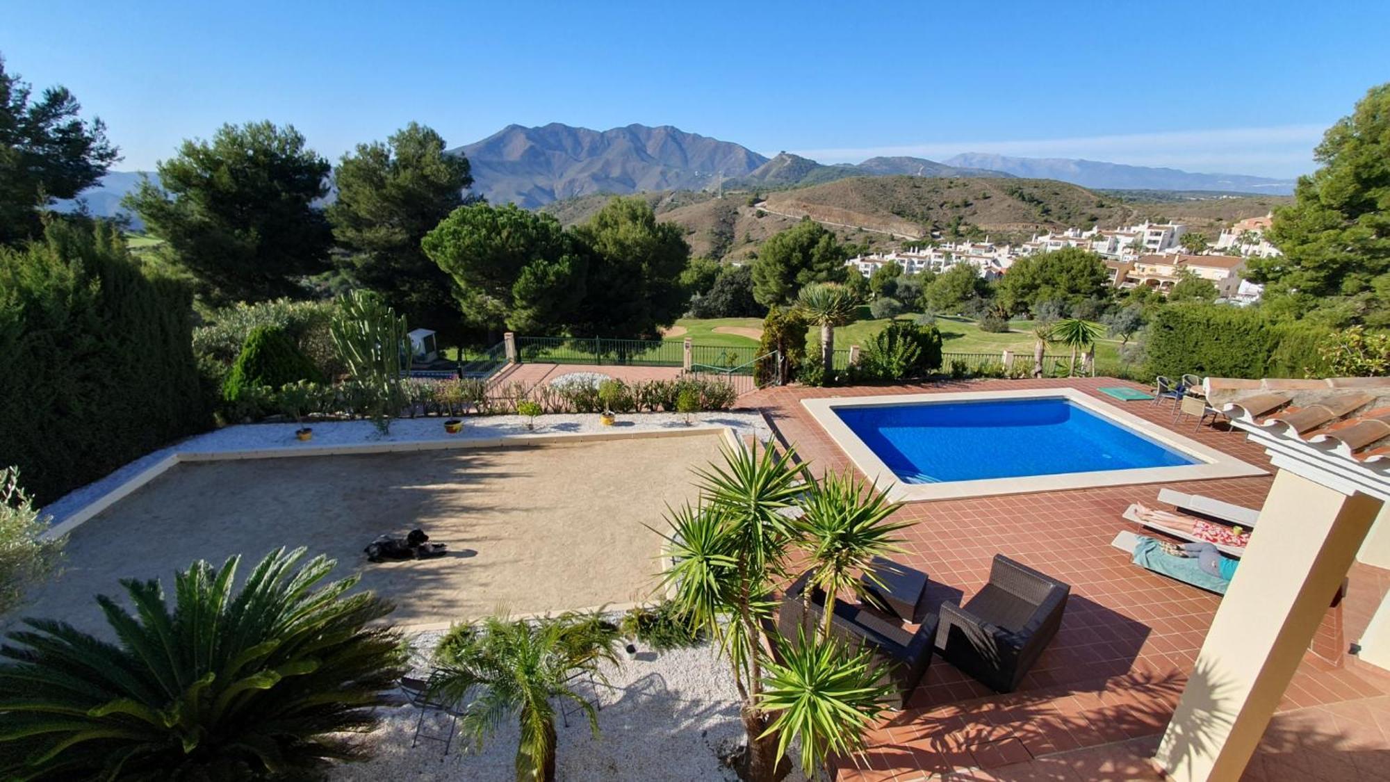 Villa With Pool And Boule Right On Alhaurin Golf Malaga