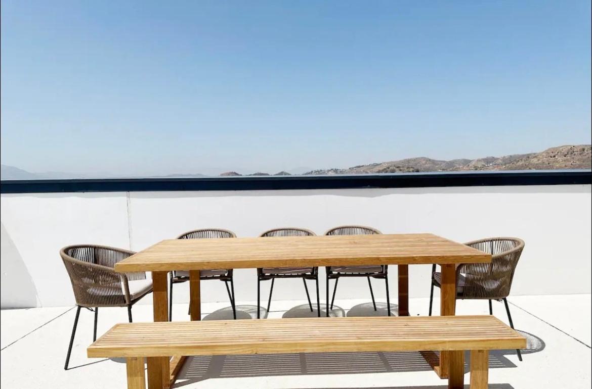 Luxury Tower Pool&free Parking 10 Min To Historical Center Apartment