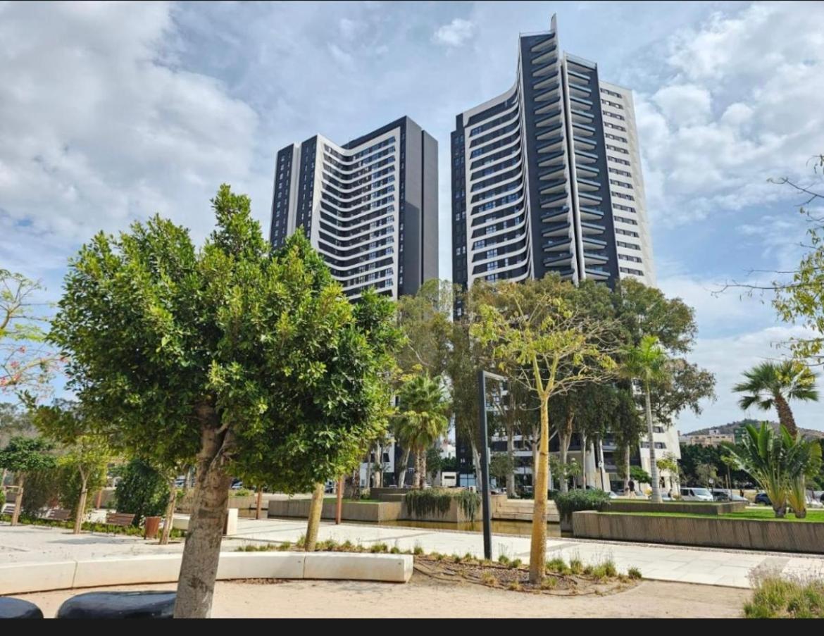 Luxury Tower Pool&free Parking 10 Min To Historical Center Apartment *