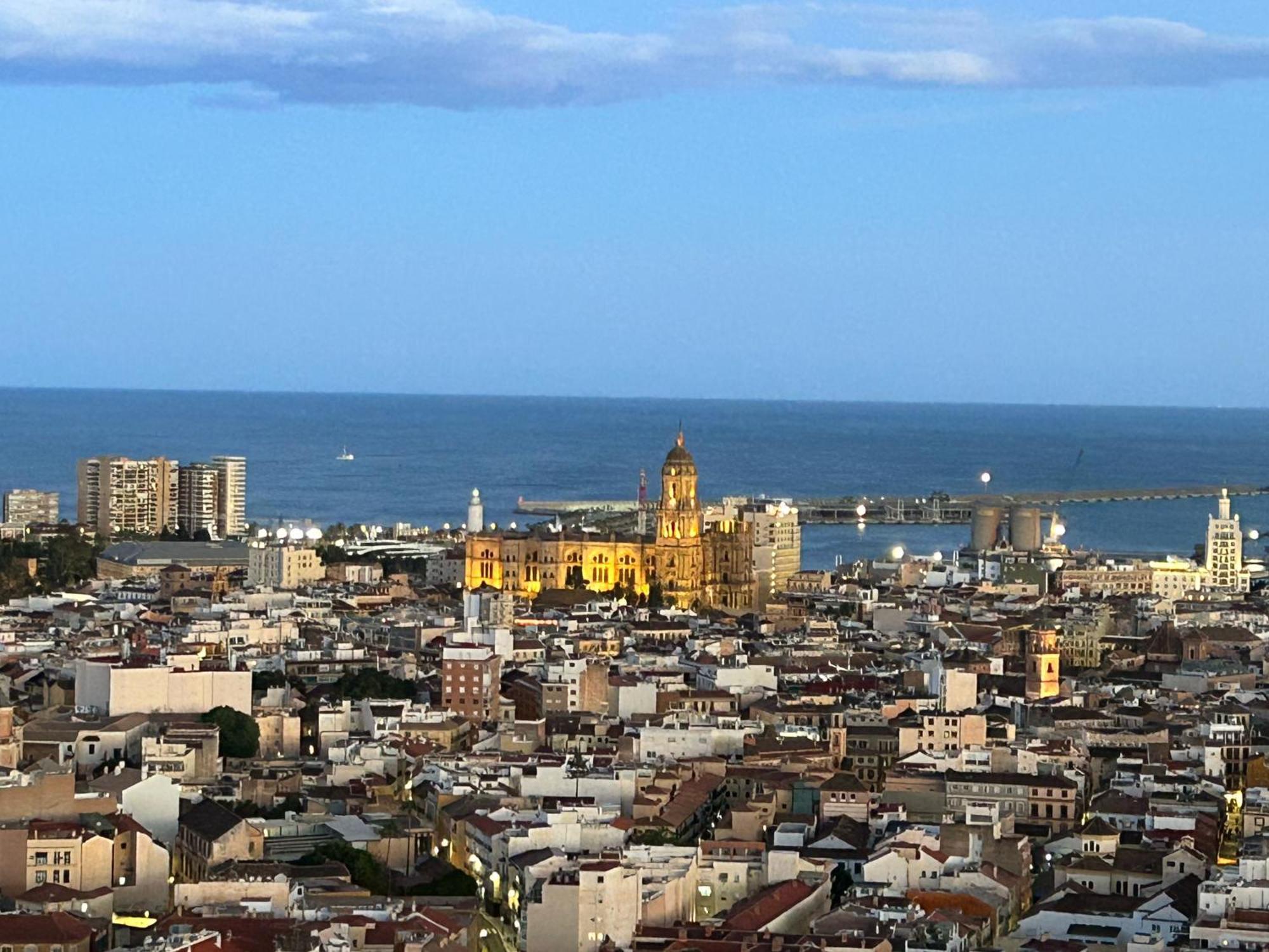 Luxury Tower Pool&free Parking 10 Min To Historical Center Malaga