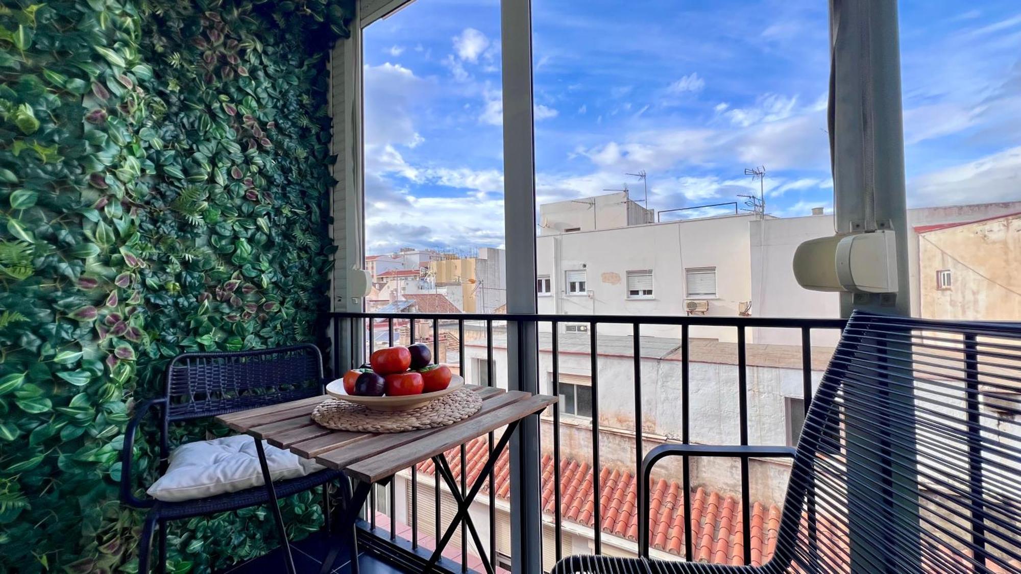 Cool, Modern And Snug 3br Peachy Malaga