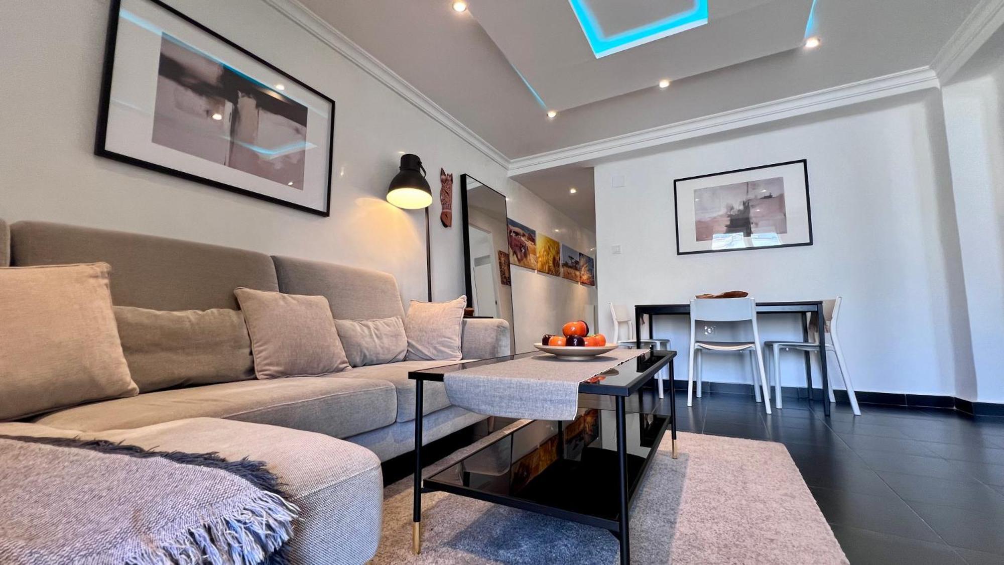 Cool, Modern And Snug 3br Peachy