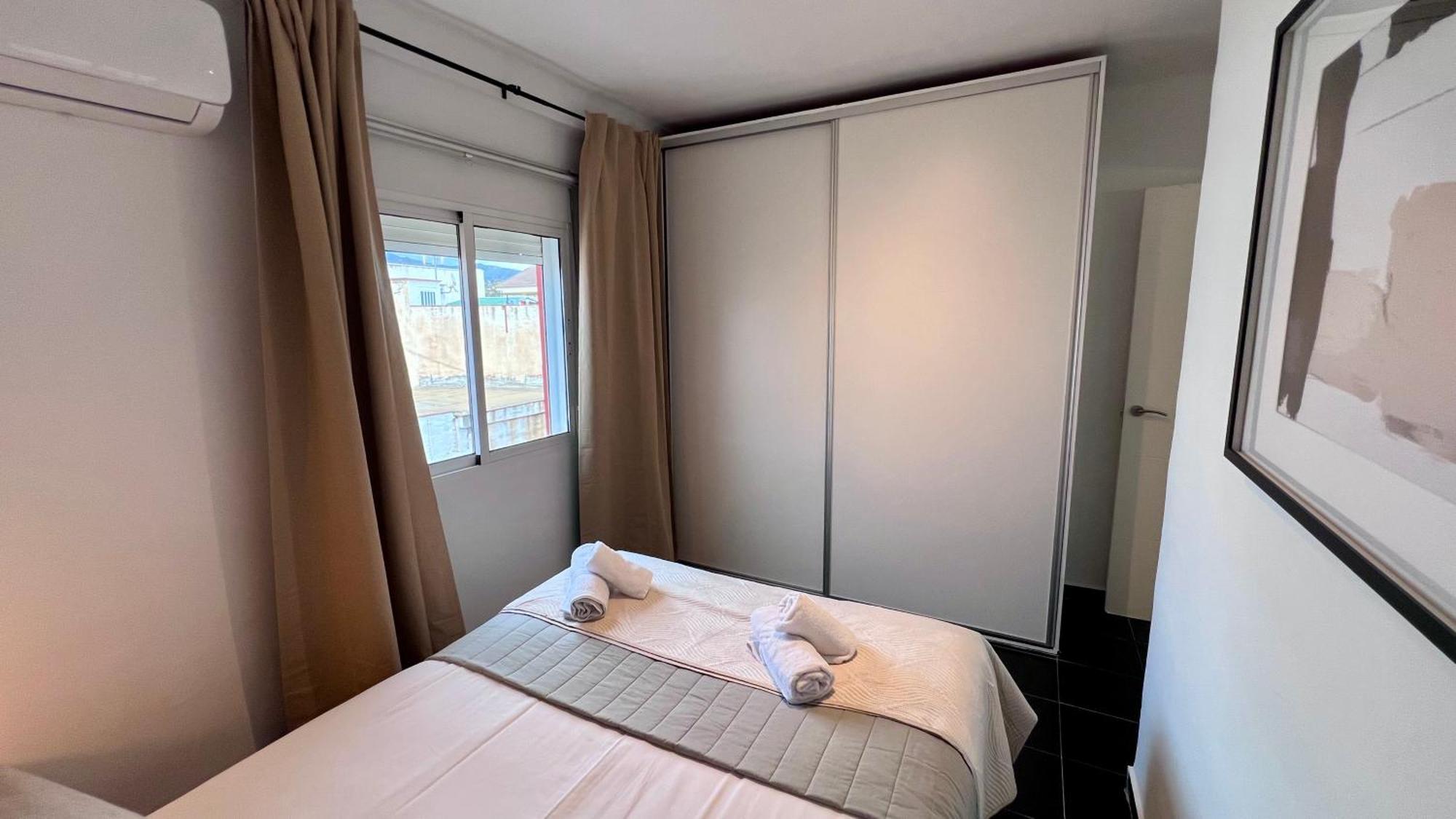 Apartment Cool, Modern And Snug 3br Peachy *