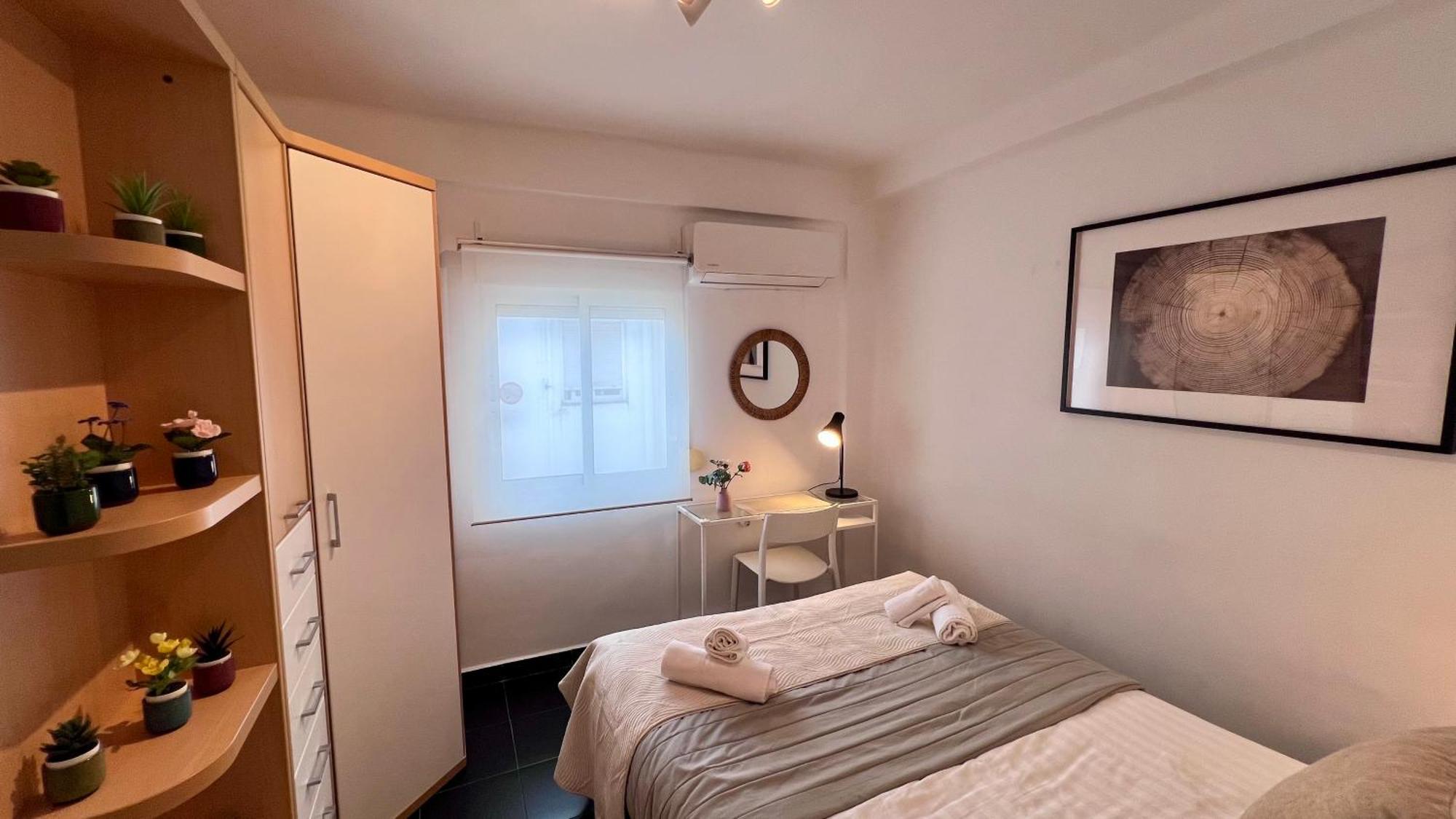 Cool, Modern And Snug 3br Peachy Apartment Malaga