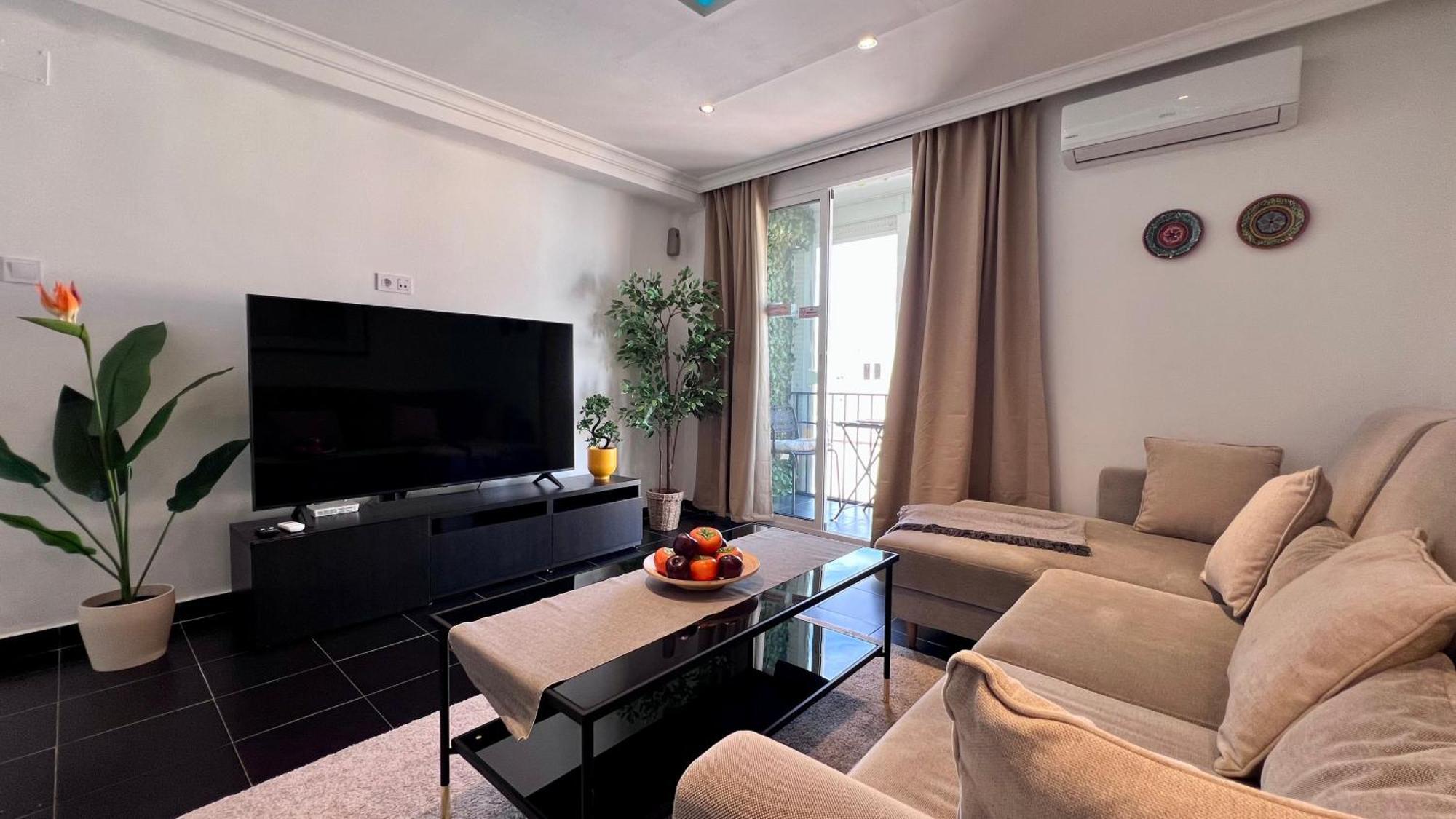 Cool, Modern And Snug 3br Peachy