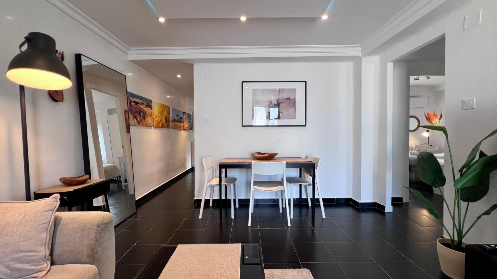 Apartment Cool, Modern And Snug 3br Peachy *