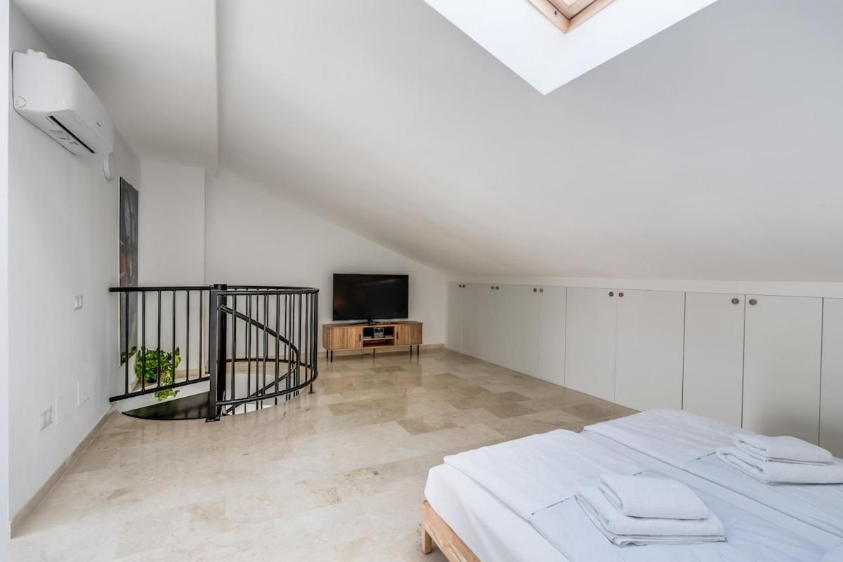 Apartment Cute On Calle Juan Herrera In Center *