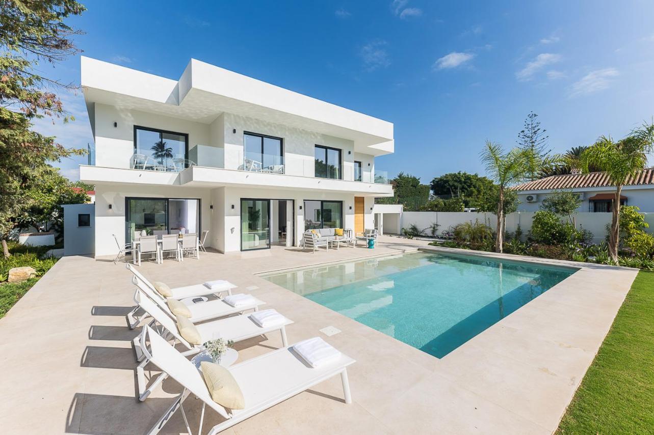 Homeclub Con Piscina Privada En Guadalmar Apartment *