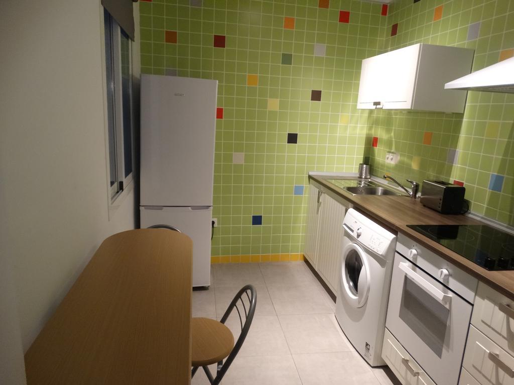 - Nuno Gomez, 24 Apartment