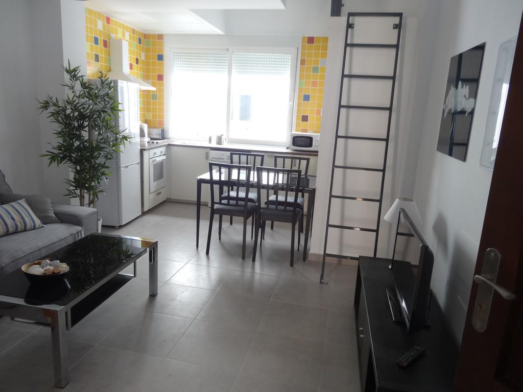 Apartment - Nuno Gomez, 24