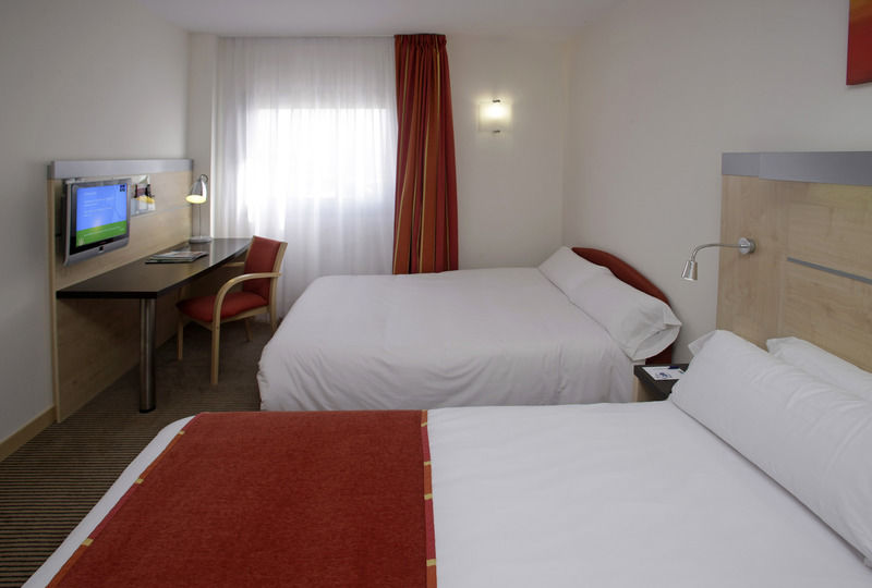 Express Airport By Ihg Hotel 3*