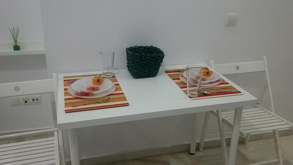 Calle Eduardo Ocon Apartment *