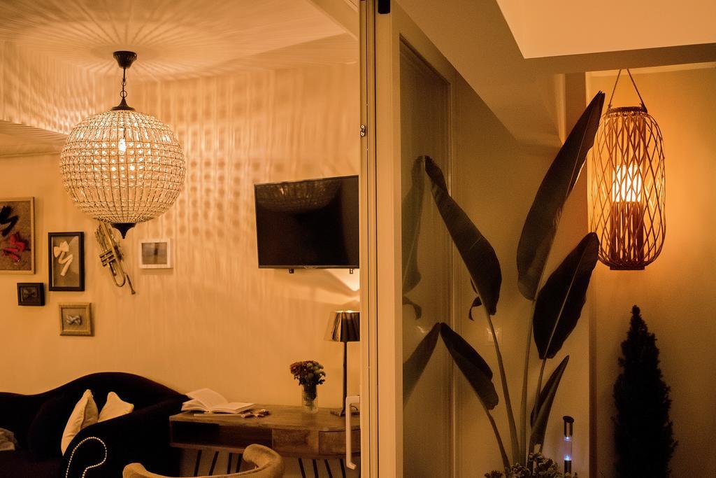 Luxury Cabaret Apartment *