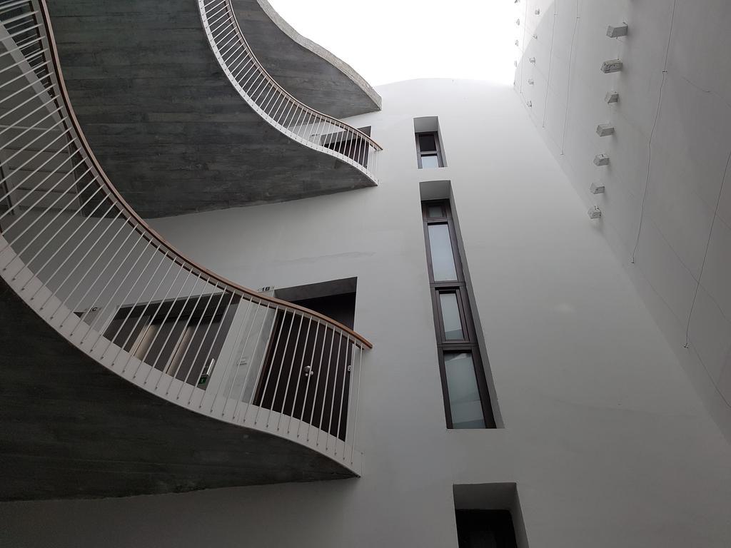 Breaks Apartment
