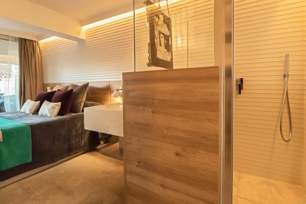 Luxury Cabaret Apartment