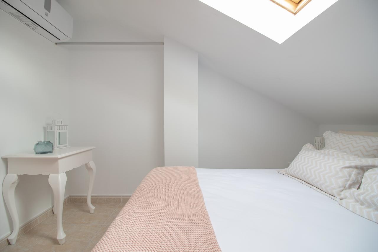 Cosy Central 3 Bedrooms Duplex Apartment *
