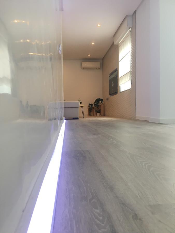 Blue & Red By Sol Maestranza Apartment *