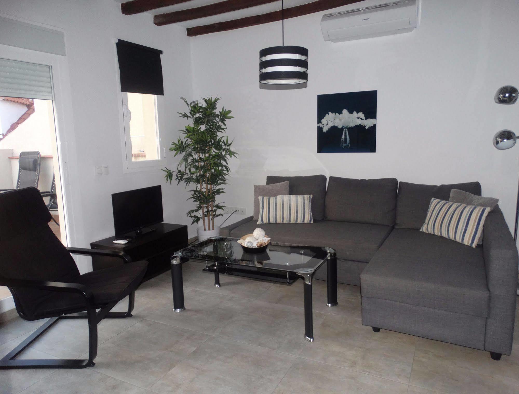 - Nuno Gomez, 24 Apartment *