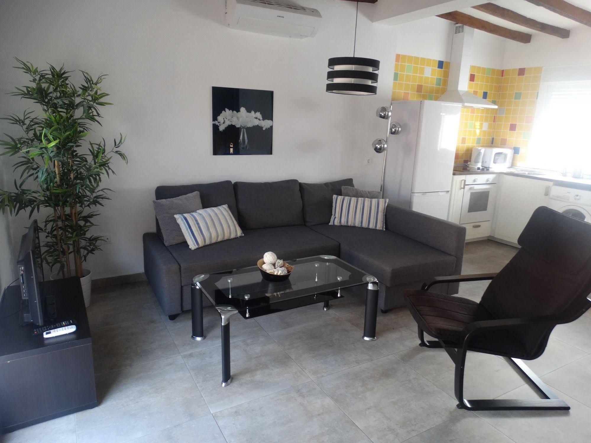 - Nuno Gomez, 24 Apartment *