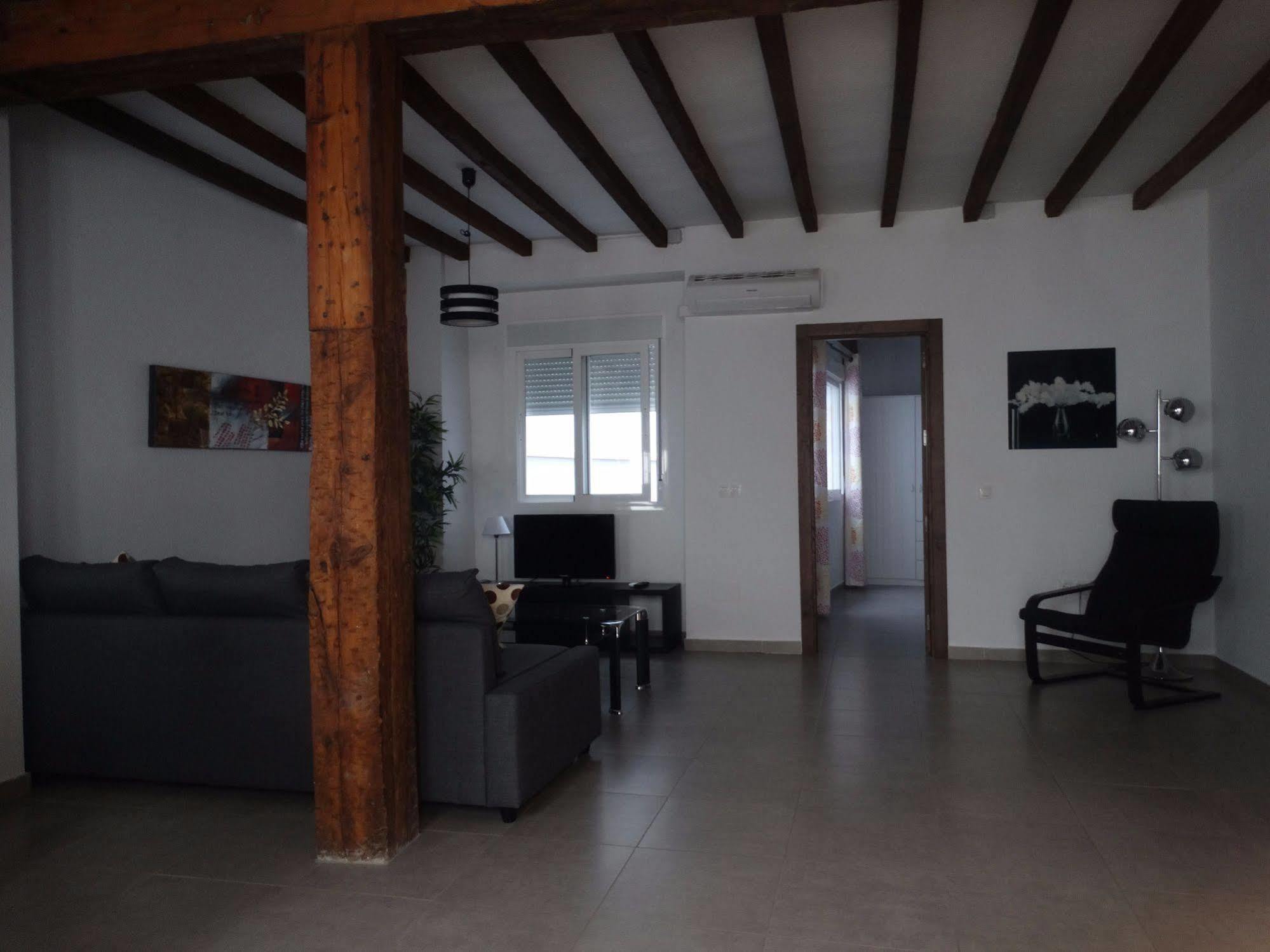 - Nuno Gomez, 24 Apartment