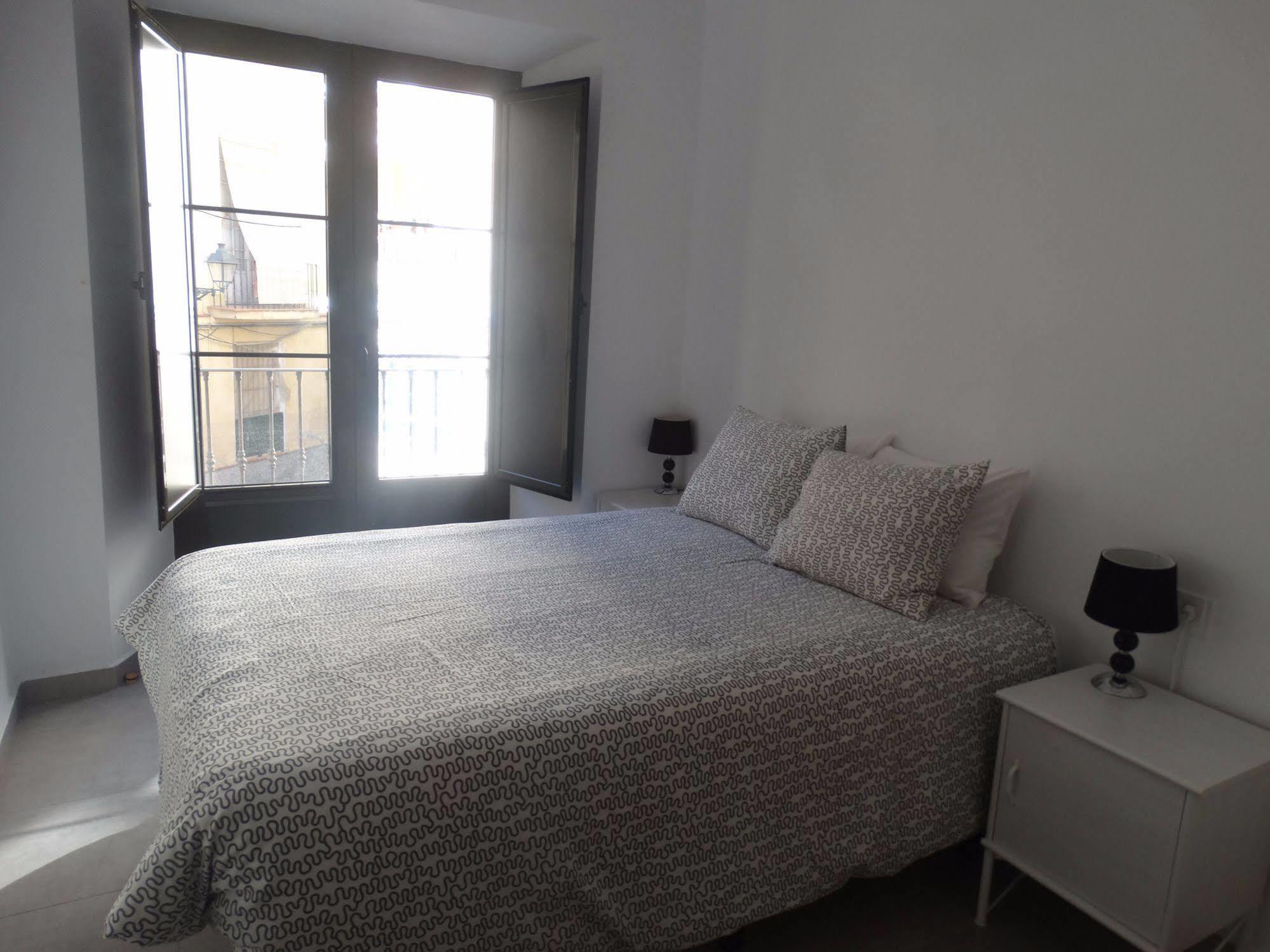 - Nuno Gomez, 24 Apartment