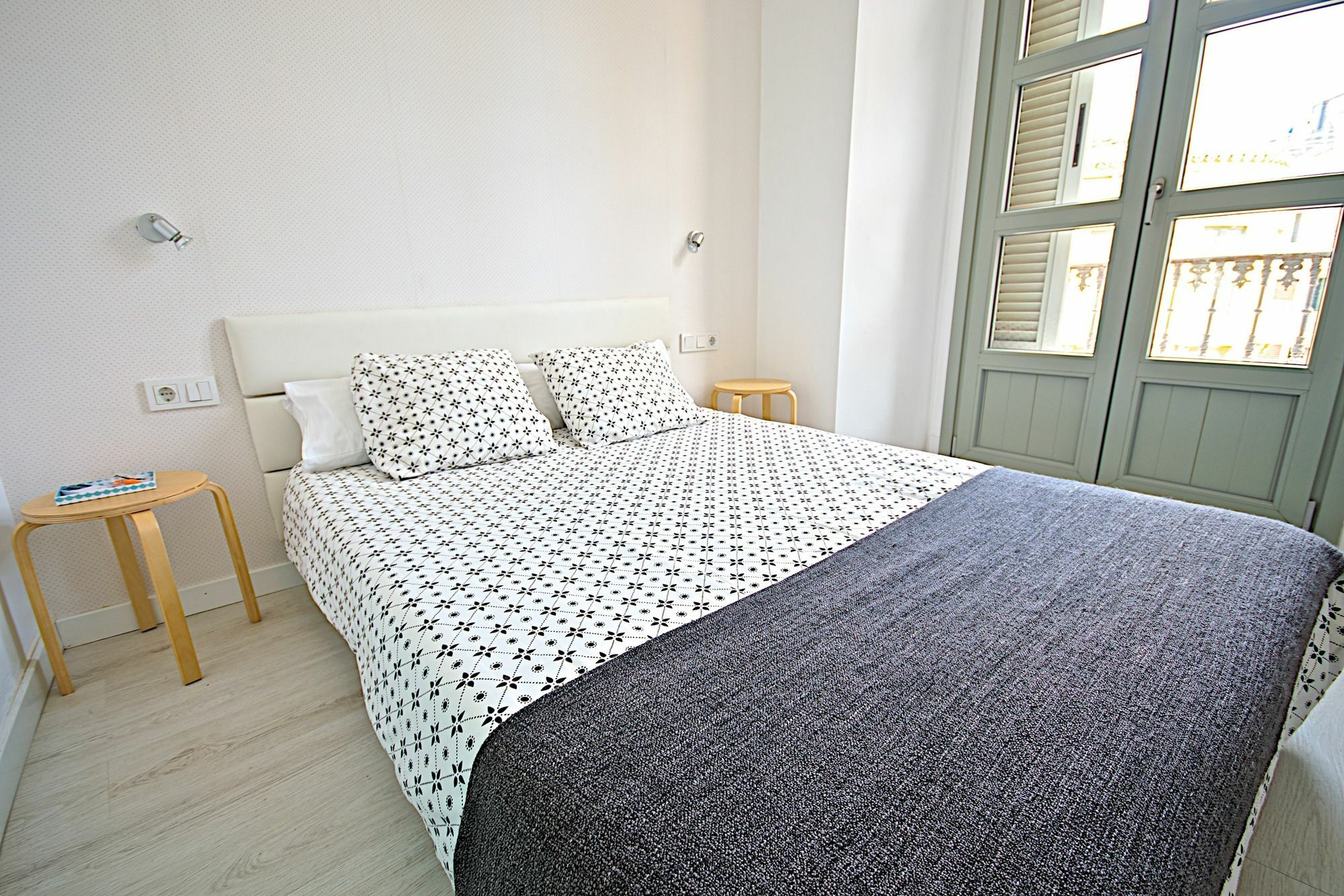 Urban Apartment *
