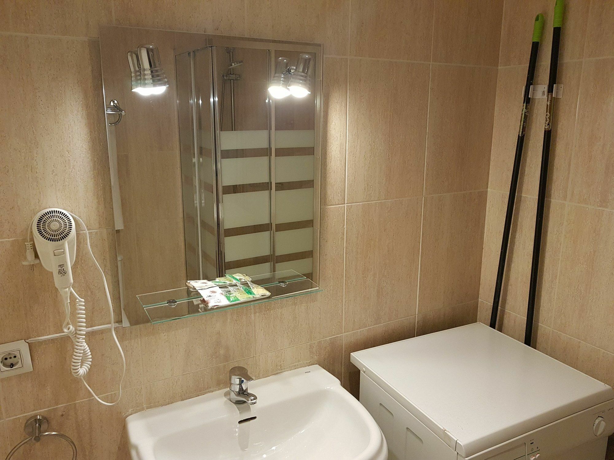 Fan Flat Mariscal Apartment