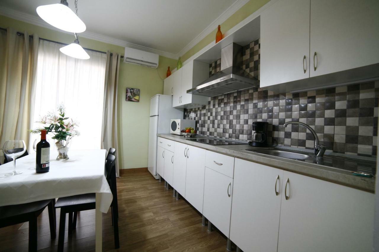 Victoria De Alba House *
