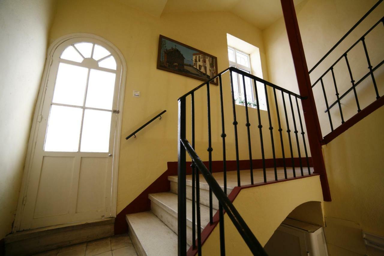Victoria De Alba House *
