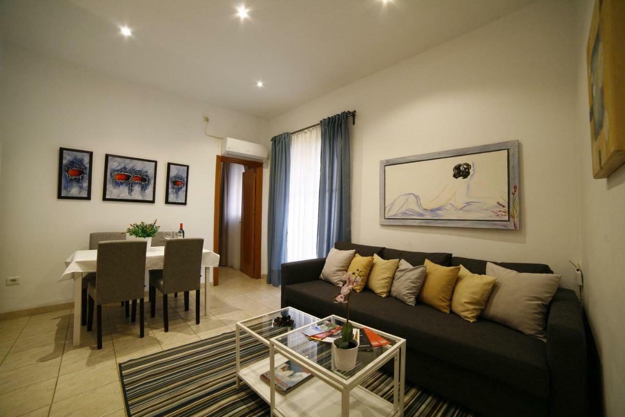 Victoria De Alba House
